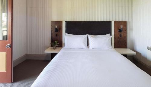 Heritage Queen Room