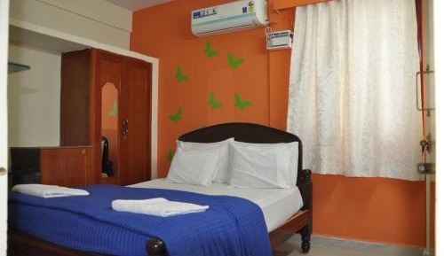 Deluxe One-Bedroom Apartment