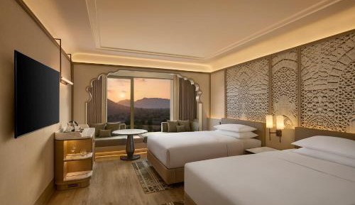 Premier Twin Room with Mountain View: Enjoy INR 1500 hotel credits per stay