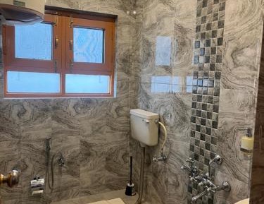 Deluxe Double Room (2 Adults + 1 Child)