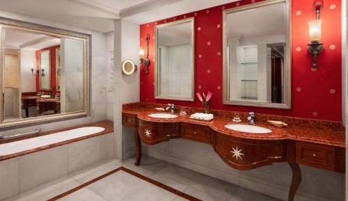 Presidential Suite, Club lounge access, Pool view, Mid floor