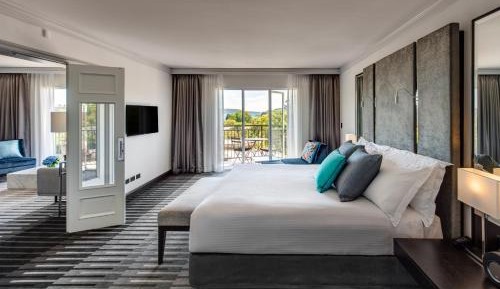 Bay Suite