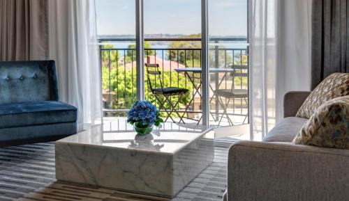 One-Bedroom King Suite - Bayside