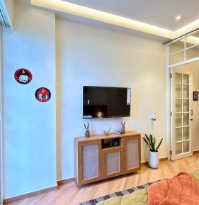 One-Bedroom Apartment with Balcony