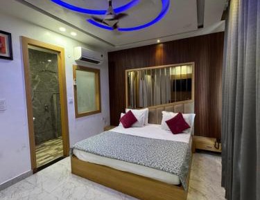 Deluxe Double Room (2 Adults + 1 Child)