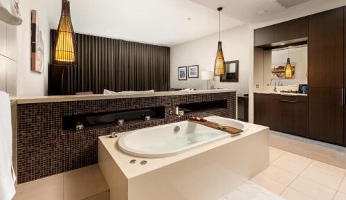 Spa Suite with Golf View, Free Parking and WIFI