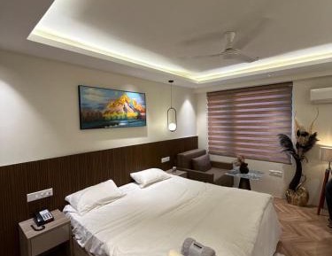 Deluxe Double Room with Extra Bed