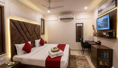 Deluxe Double Room (2 Adults + 1 Child)