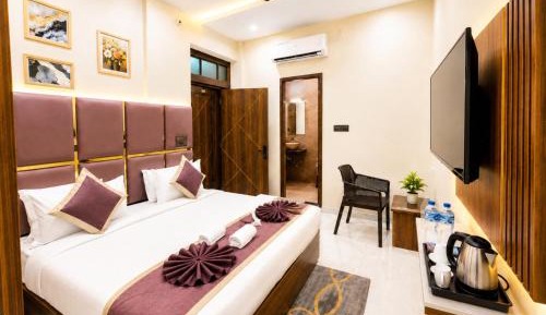Deluxe Double Room (2 Adults + 1 Child)