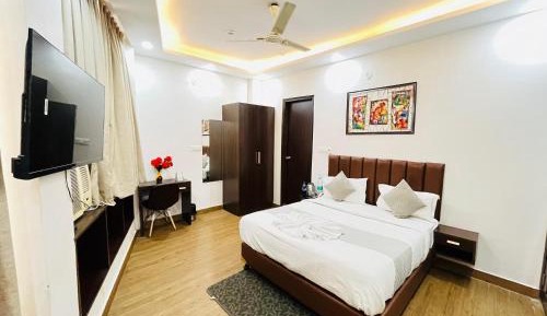 Deluxe Double Room (2 Adults + 1 Child)