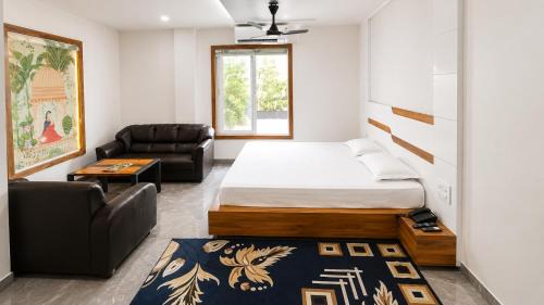 Deluxe Double Room (2 Adults + 1 Child)
