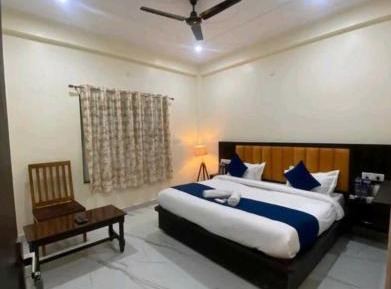 Deluxe Double Room (2 Adults + 1 Child)