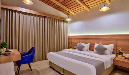 Suite with Mountain View