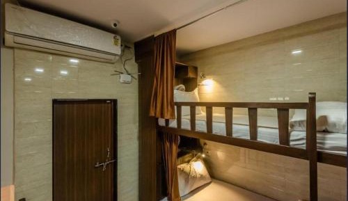 Single Bed in Mixed Dormitory Room