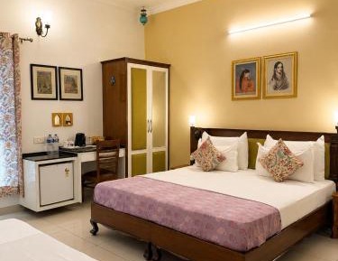 Deluxe Queen Suite