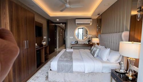 Deluxe King Suite