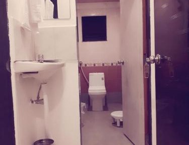 Deluxe Double Room (2 Adults + 1 Child)