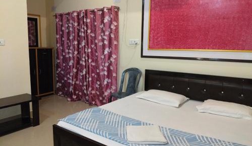 Deluxe Double Room (2 Adults + 1 Child)