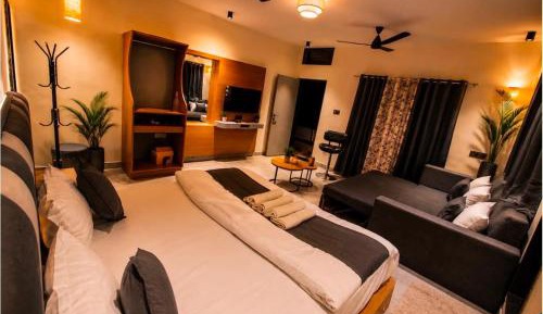 Deluxe Family Room