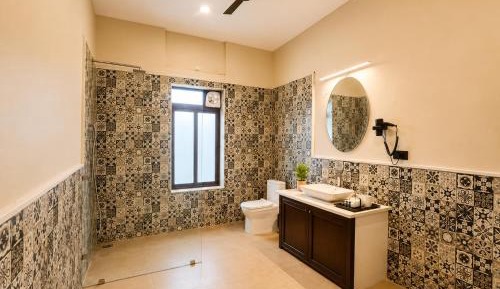 Royal Room (Free Pick Up From Railway/Airport/Bus Station)
