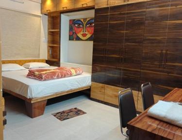 Deluxe Double Room (2 Adults + 1 Child)