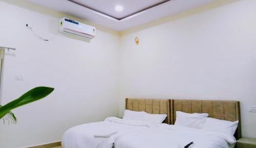 Deluxe Double Room (2 Adults + 1 Child)