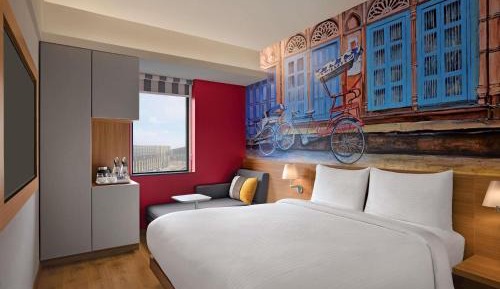 Deluxe Queen Room - Complimentary One-Way  Airport Transfer & 30% Discount on F&B