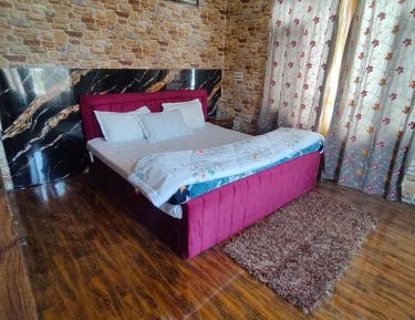 Deluxe Double Room (2 Adults + 1 Child)