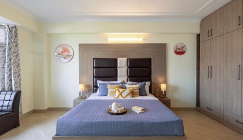 Three-Bedroom Apartment with Mountain View
