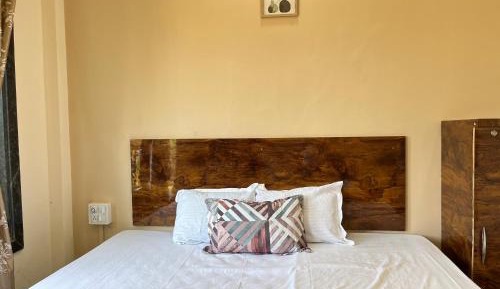 Deluxe Double Room (2 Adults + 1 Child)