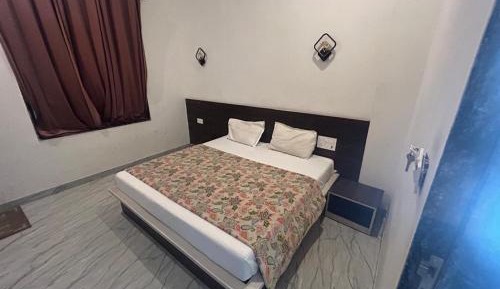 Deluxe Room (2 Adults + 1 Child)
