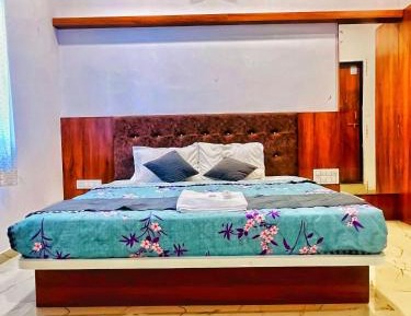 Deluxe Double Room (2 Adults + 1 Child)