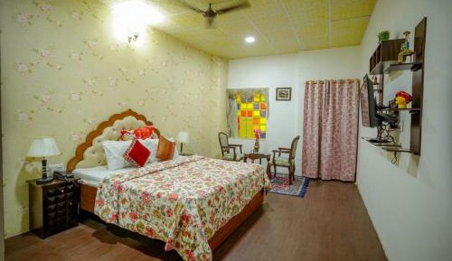 Deluxe Double Room (2 Adults + 1 Child)