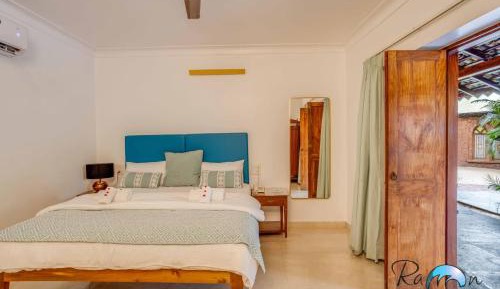 Queen Room with Pool View