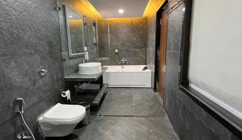 King Room with Spa Bath