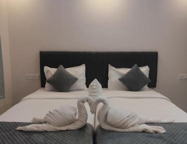 Deluxe Double Room (2 Adults + 1 Child)