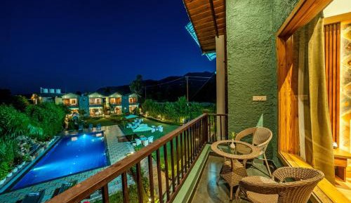 Suite with Pool View