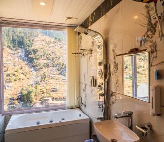 Suite with Hot Tub