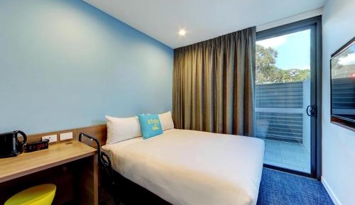 Superior Queen Room with Courtyard View