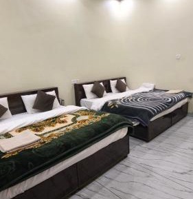 Quadruple Room with Private Bathroom