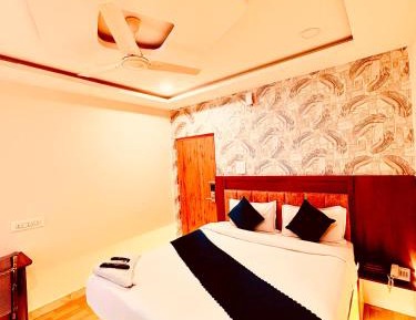Deluxe Queen Room