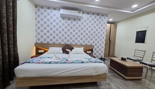 Deluxe Double Room with Extra Bed