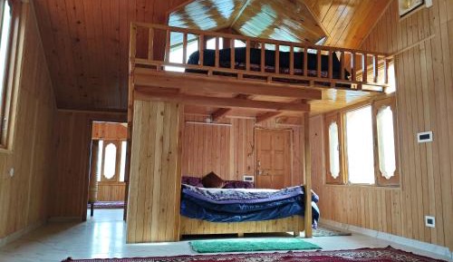 Double or Twin Room with Mountain View