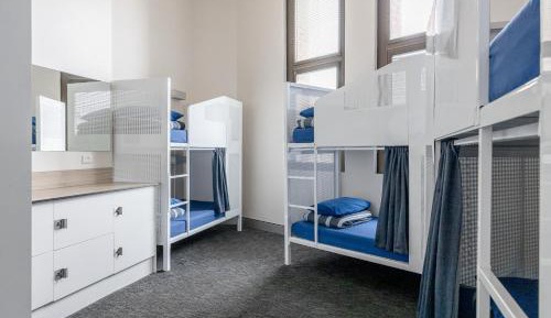 Bed in 10-Bed Mixed Dormitory Room with Shared Bathroom (age limit 18 - 40 years old only)