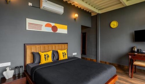 Deluxe Double Room with Balcony and Bathtub