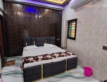 Deluxe Double Room (2 Adults + 1 Child)