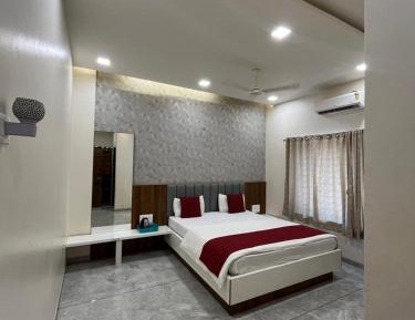 Deluxe Double Room (2 Adults + 1 Child)