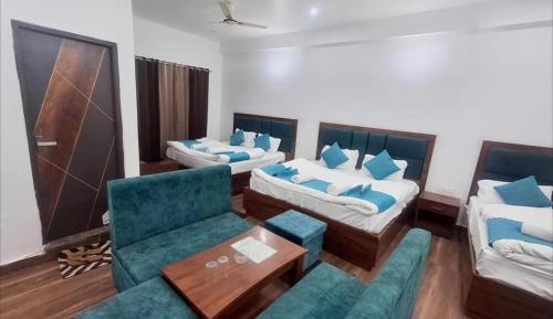 Deluxe Family Room