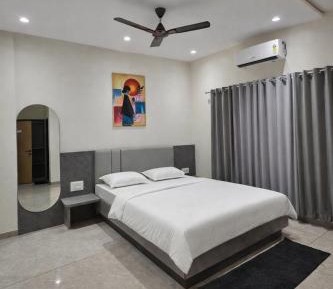 Deluxe Double Room (2 Adults + 1 Child)
