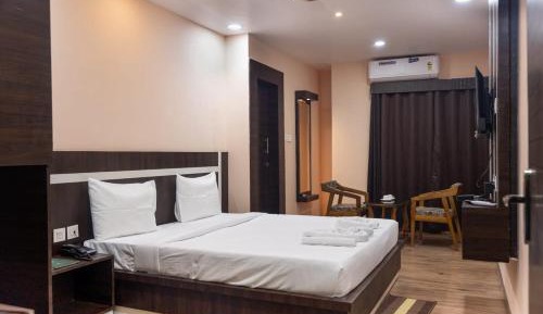 Deluxe Double Room (2 Adults + 1 Child)